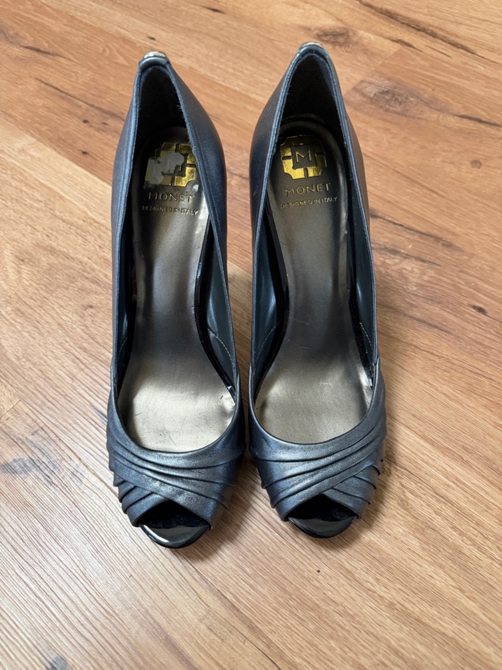 Monet Italian leather peep toe pewter leather pumps, size 8